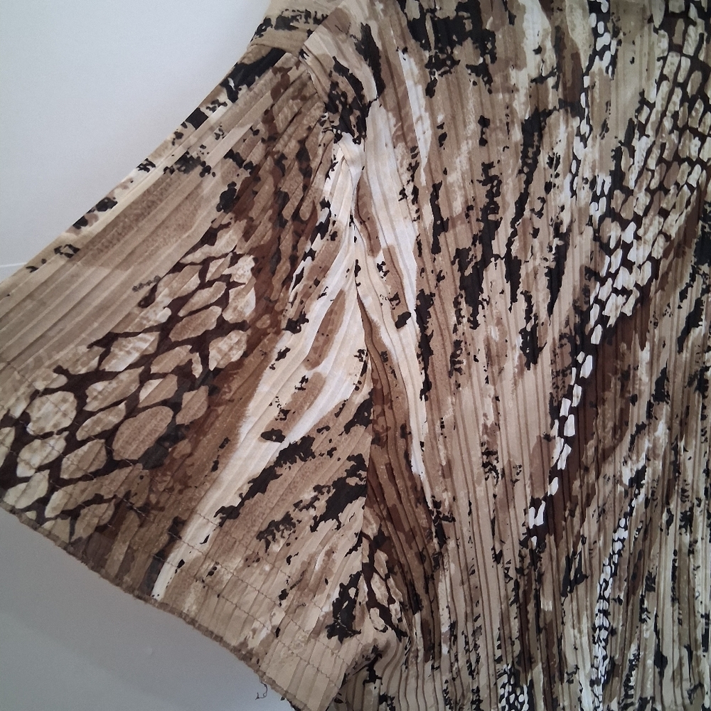 East 5th Women's Abstract Beige and Brown Blouse Size 1X - Picture 7 of 11
